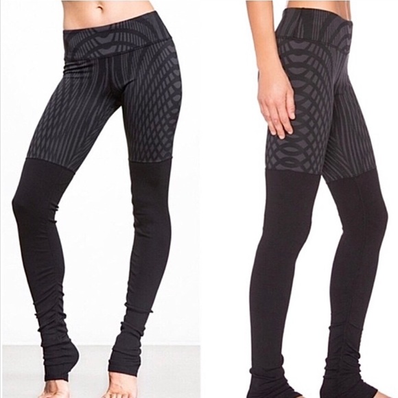 Alo Black Arches Goddess Ribbed Leggings - Picture 3 of 9